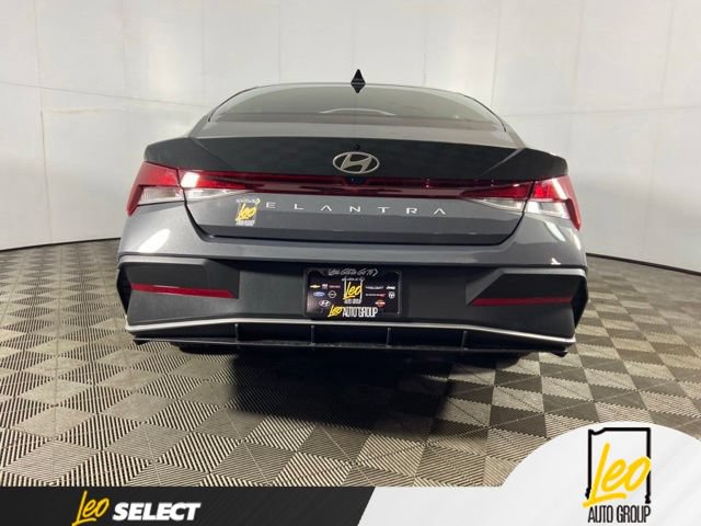 Used 2024 Hyundai Elantra SEL FWD image 9