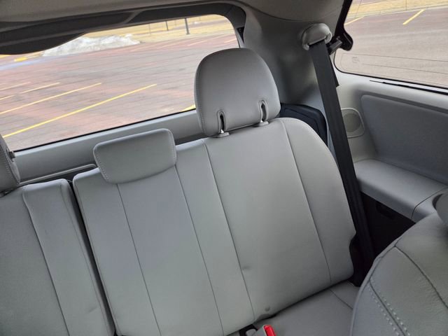 Used 2019 Toyota Sienna Limited Premium image 61