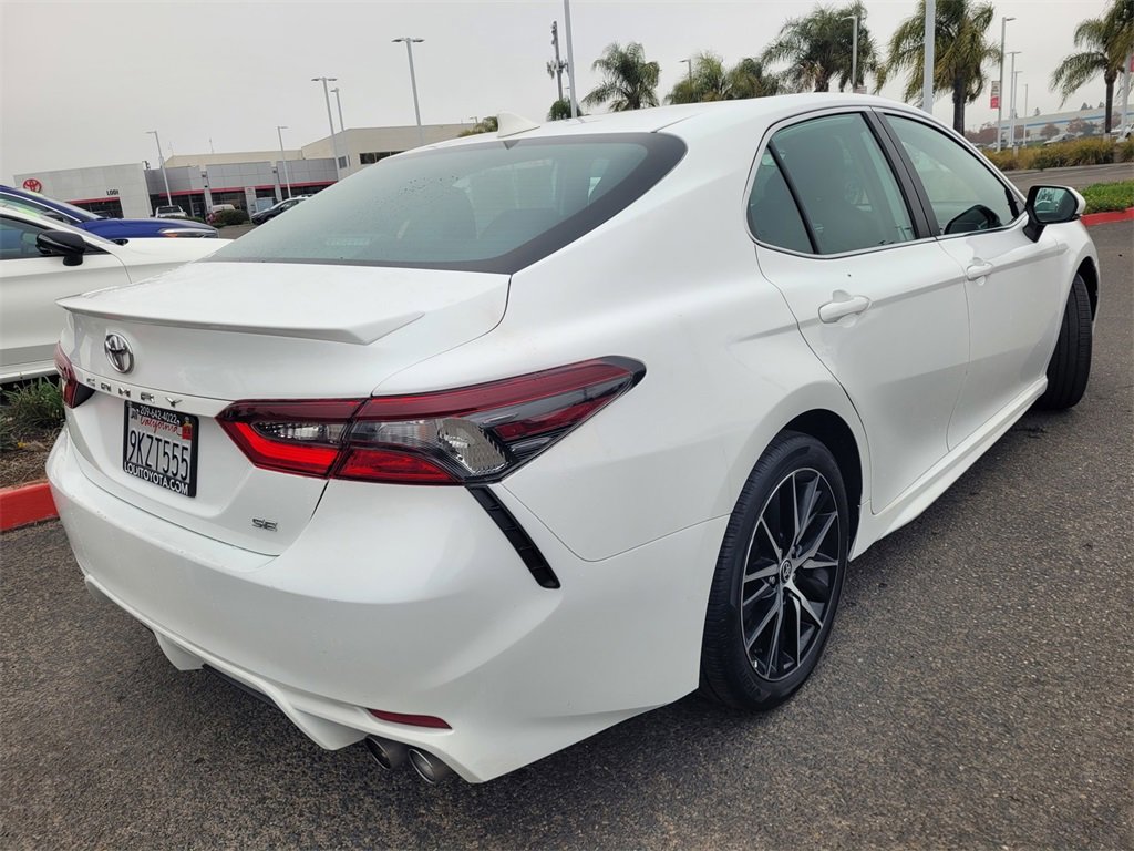 Used 2020 Toyota Camry SE image 4