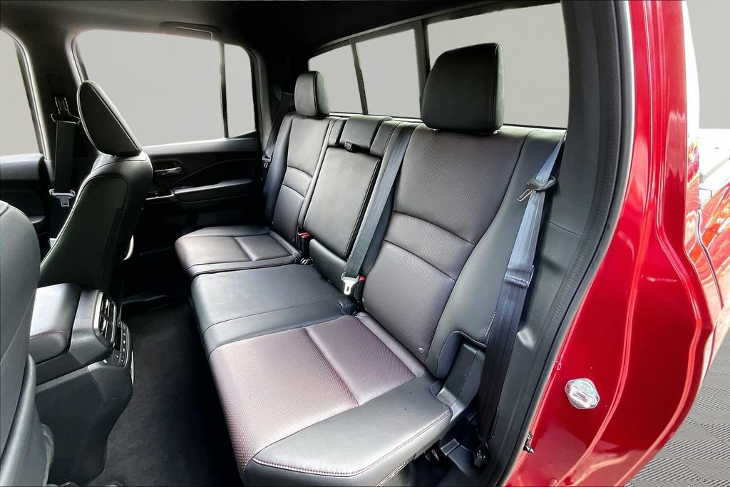 Certified 2025 Honda Ridgeline Black Edition image 16