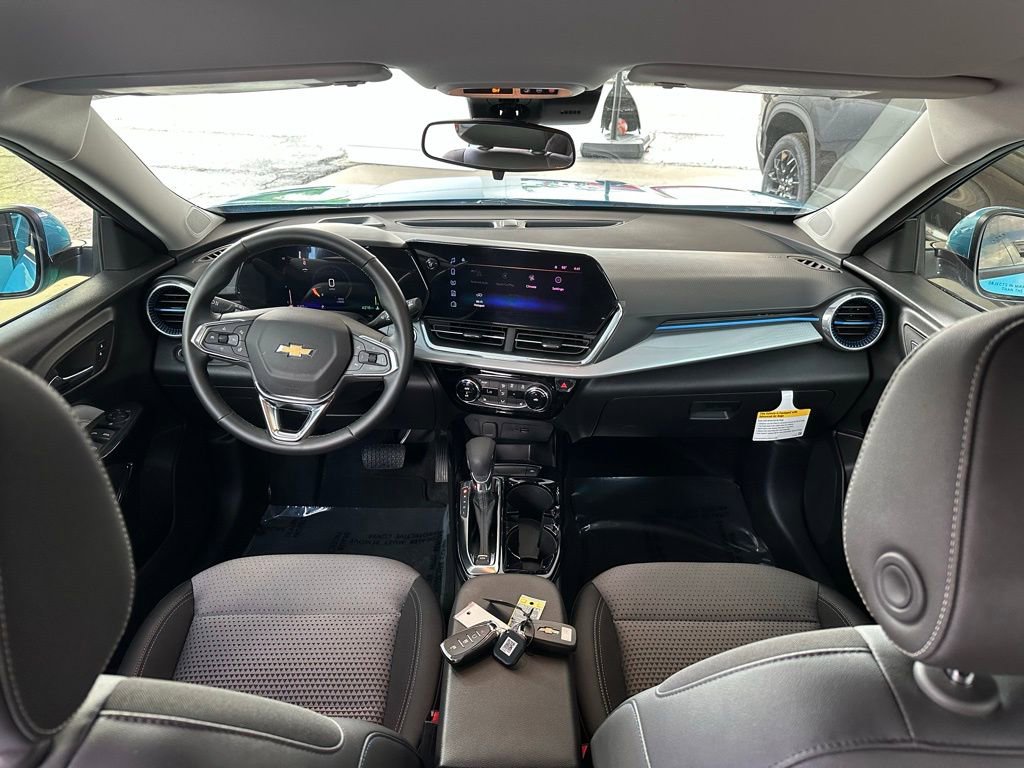 Used 2025 Chevrolet Trax LT w/ Driver Confidence Package image 21