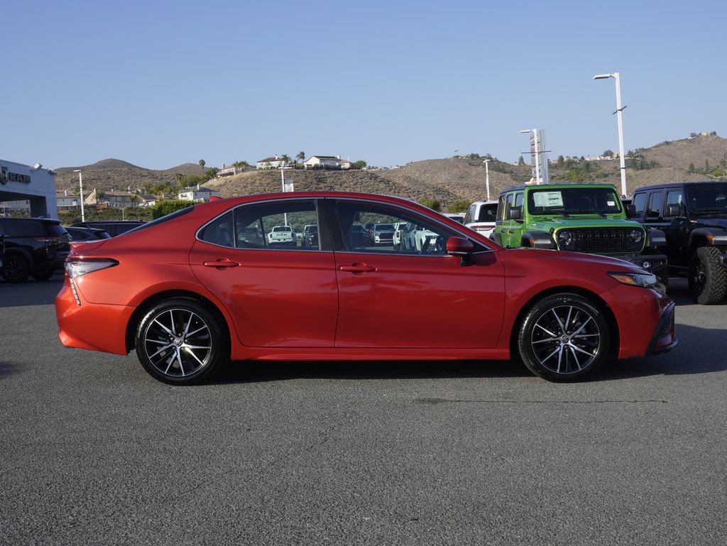 Used 2023 Toyota Camry SE FWD image 3
