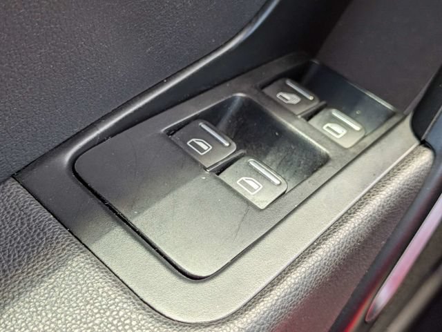 Used 2019 Volkswagen Beetle 2.0T S FWD image 19