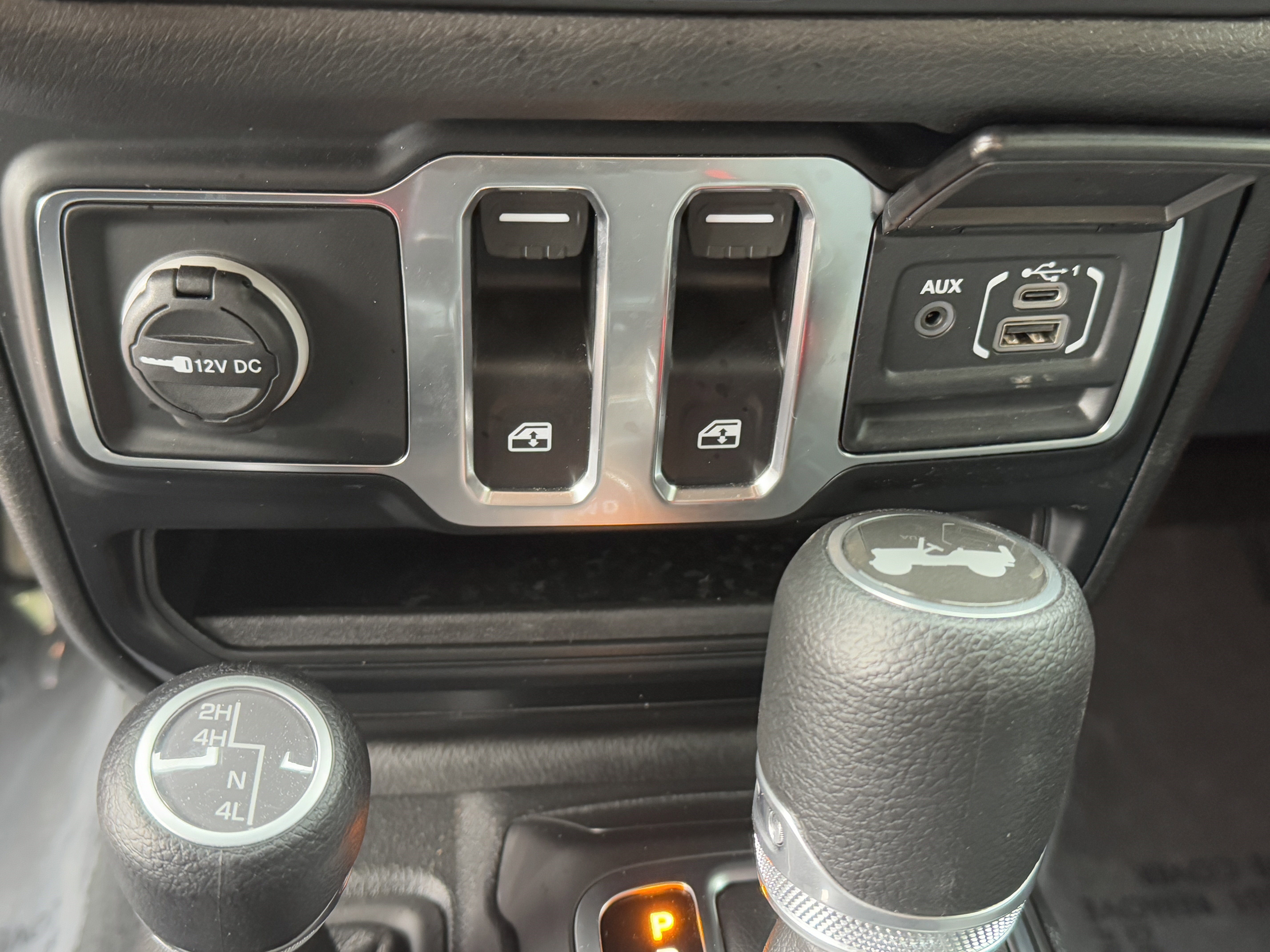 Used 2024 Jeep Wrangler Sport S image 13