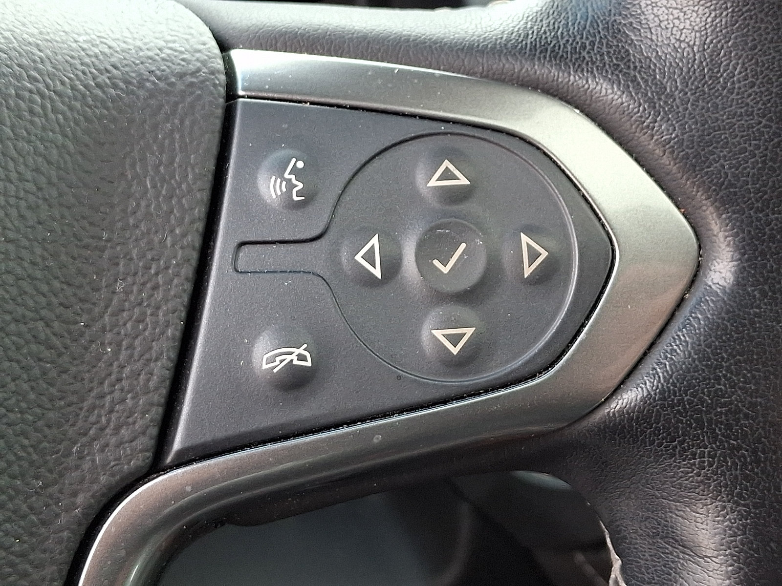 Used 2019 Chevrolet Suburban Premier AWD/4WD image 24