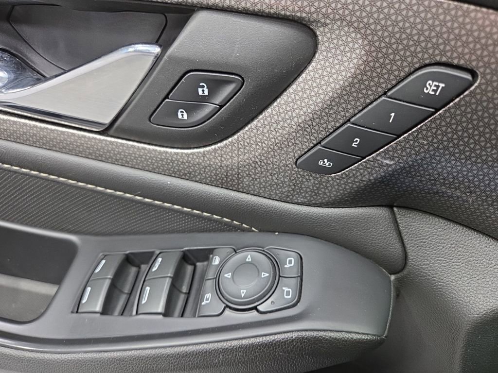 Used 2022 Chevrolet Traverse Premier AWD/4WD image 36