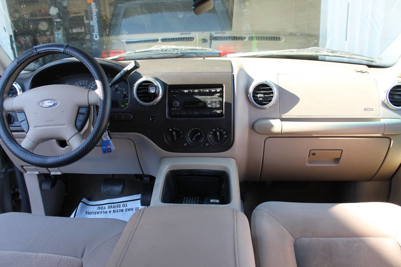 Used 2003 Ford Expedition XLT RWD image 38