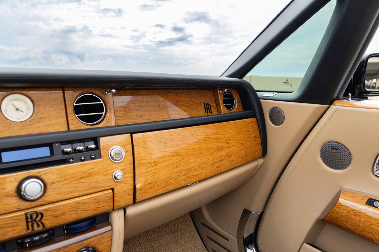 Used 2009 Rolls-Royce Phantom Drophead Coupe image 28