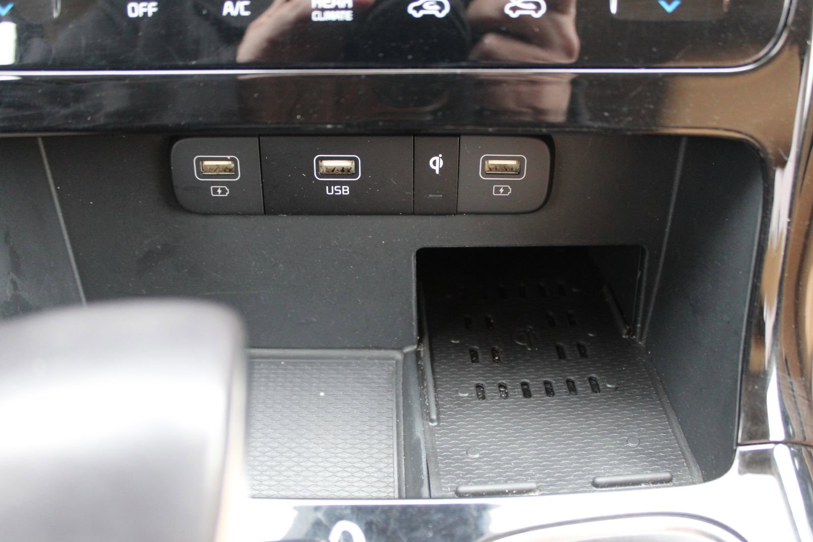 Used 2024 Kia Carnival EX image 35