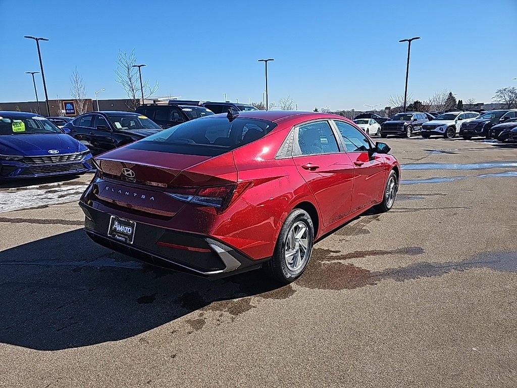 New 2026 Hyundai Elantra SE image 5