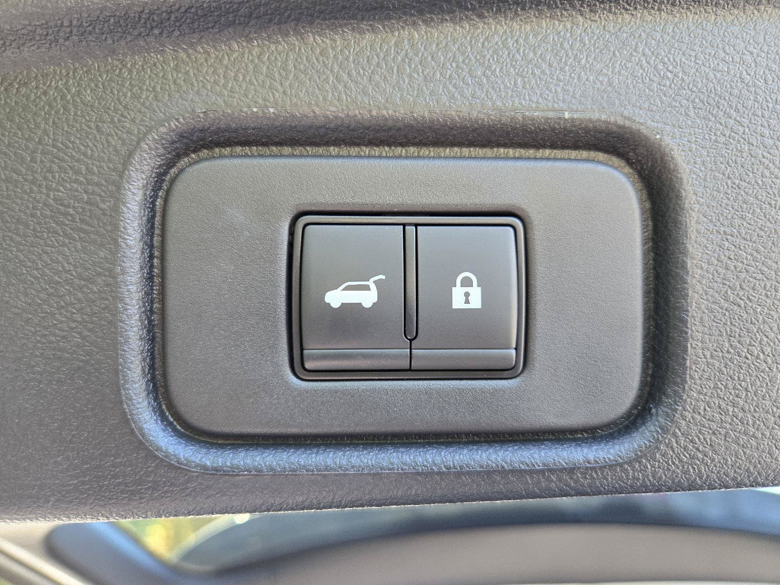 Used 2025 Nissan Pathfinder SL AWD/4WD image 10