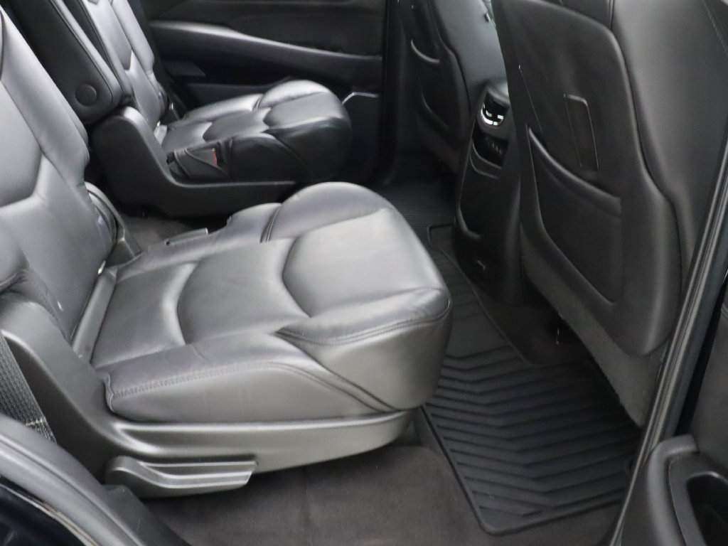 Used 2020 Cadillac Escalade Luxury w/ Escalade Sport Edition RWD image 31