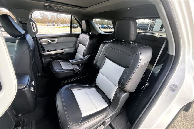 Used 2022 Ford Explorer XLT w/ Equipment Group 202A image 22