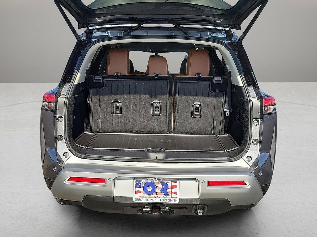 Used 2025 Nissan Pathfinder Platinum w/ Cargo Package image 8