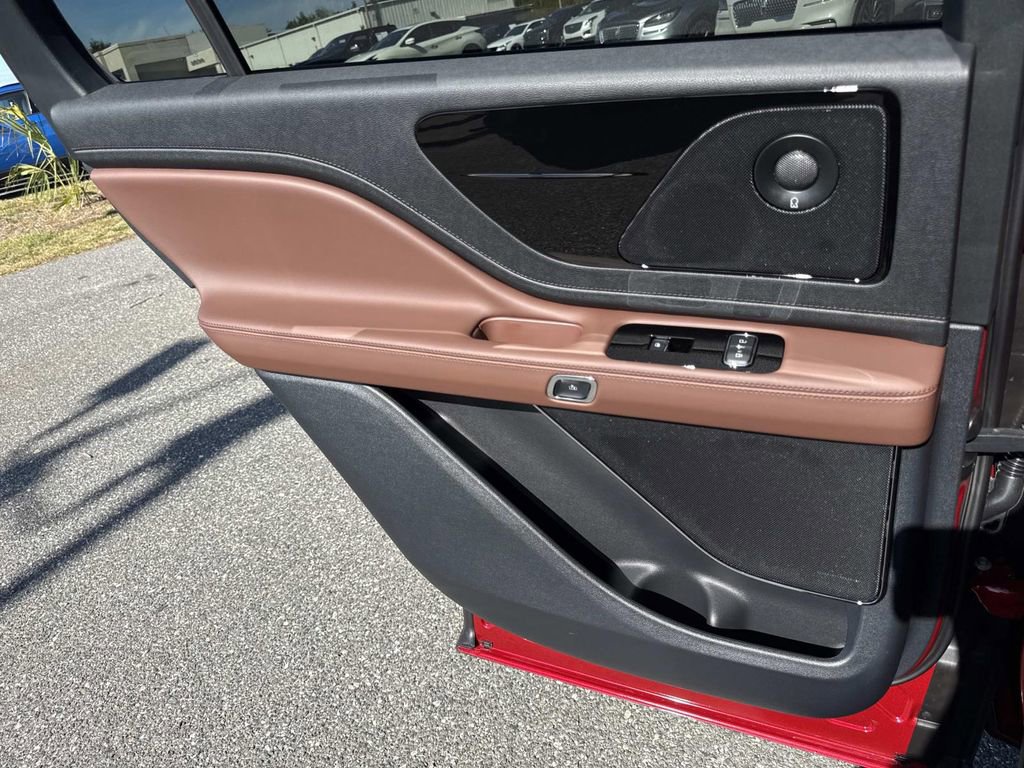 New 2026 Lincoln Aviator Reserve image 13