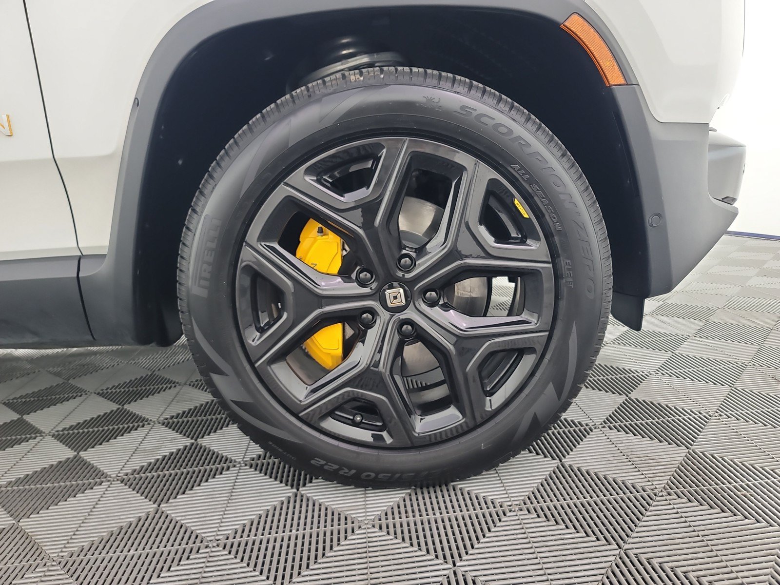 Used 2024 Rivian R1S Adventure AWD/4WD image 11
