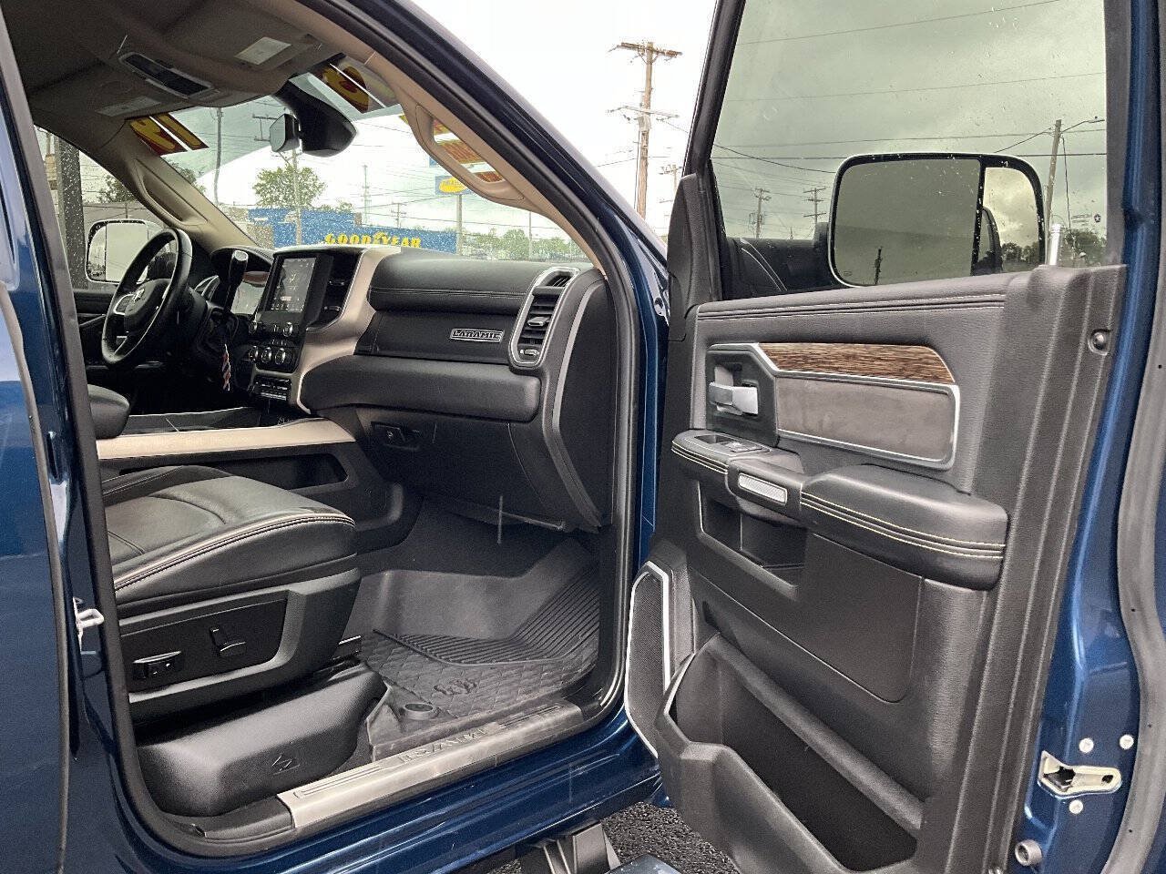 Used 2019 RAM 5500 Laramie AWD/4WD image 26