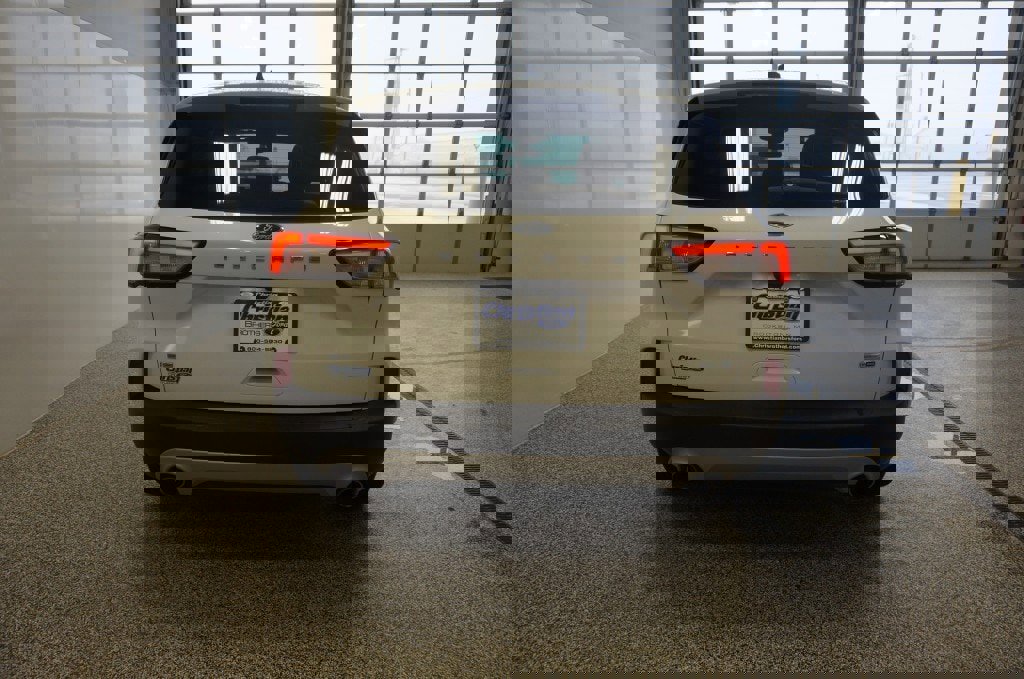 Used 2020 Ford Escape SE image 4