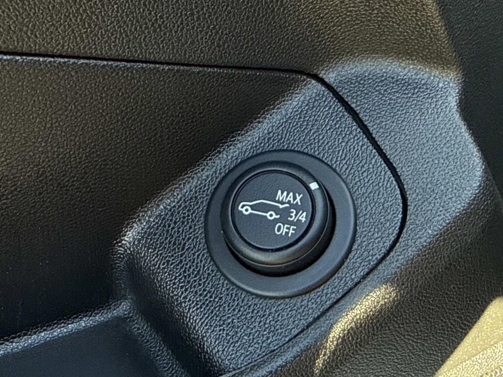 Used 2023 GMC Terrain SLT image 25