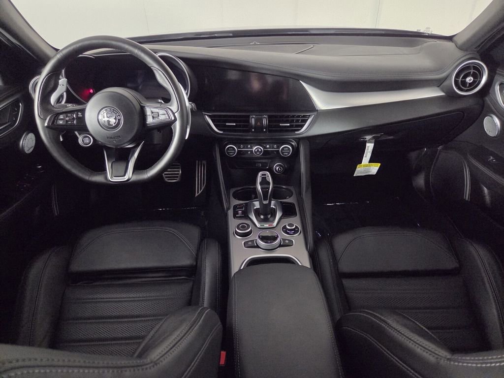 Used 2024 Alfa Romeo Giulia Veloce image 28