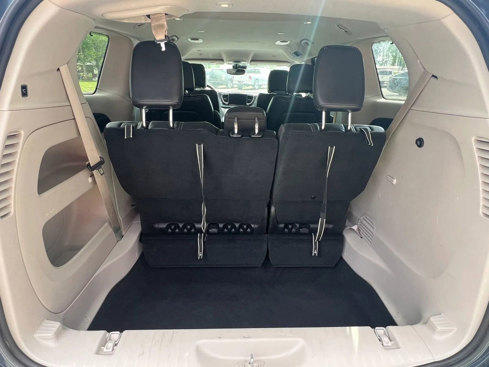 Used 2022 Chrysler Pacifica Touring-L FWD image 11