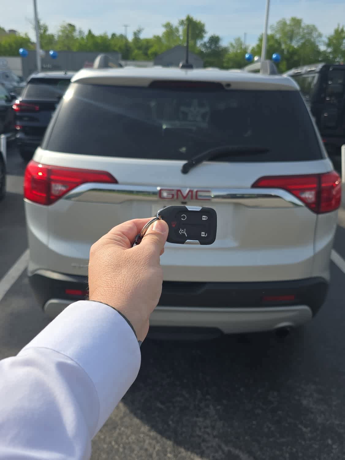 Used 2019 GMC Acadia SLT FWD image 3