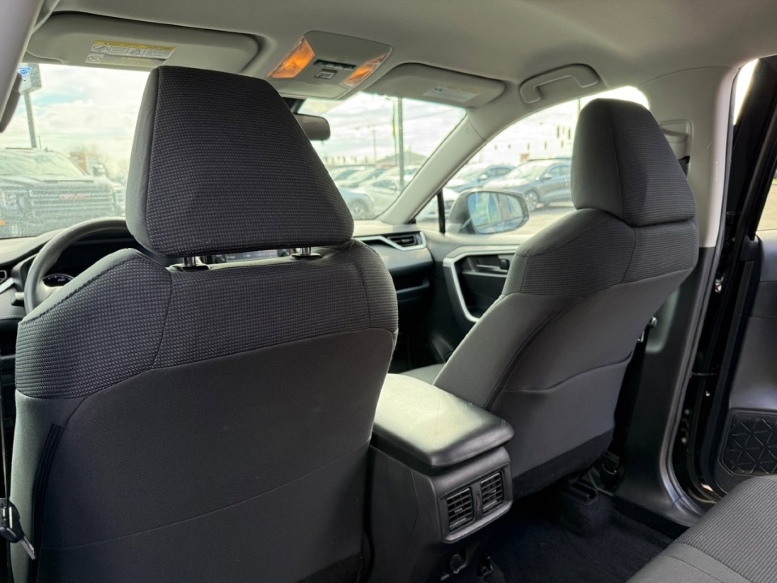 Used 2021 Toyota RAV4 LE AWD/4WD image 29