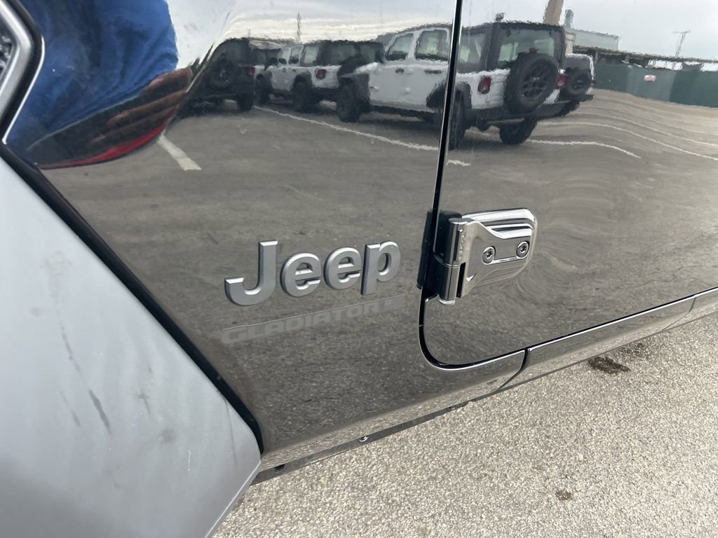 Certified 2024 Jeep Gladiator Sport image 18