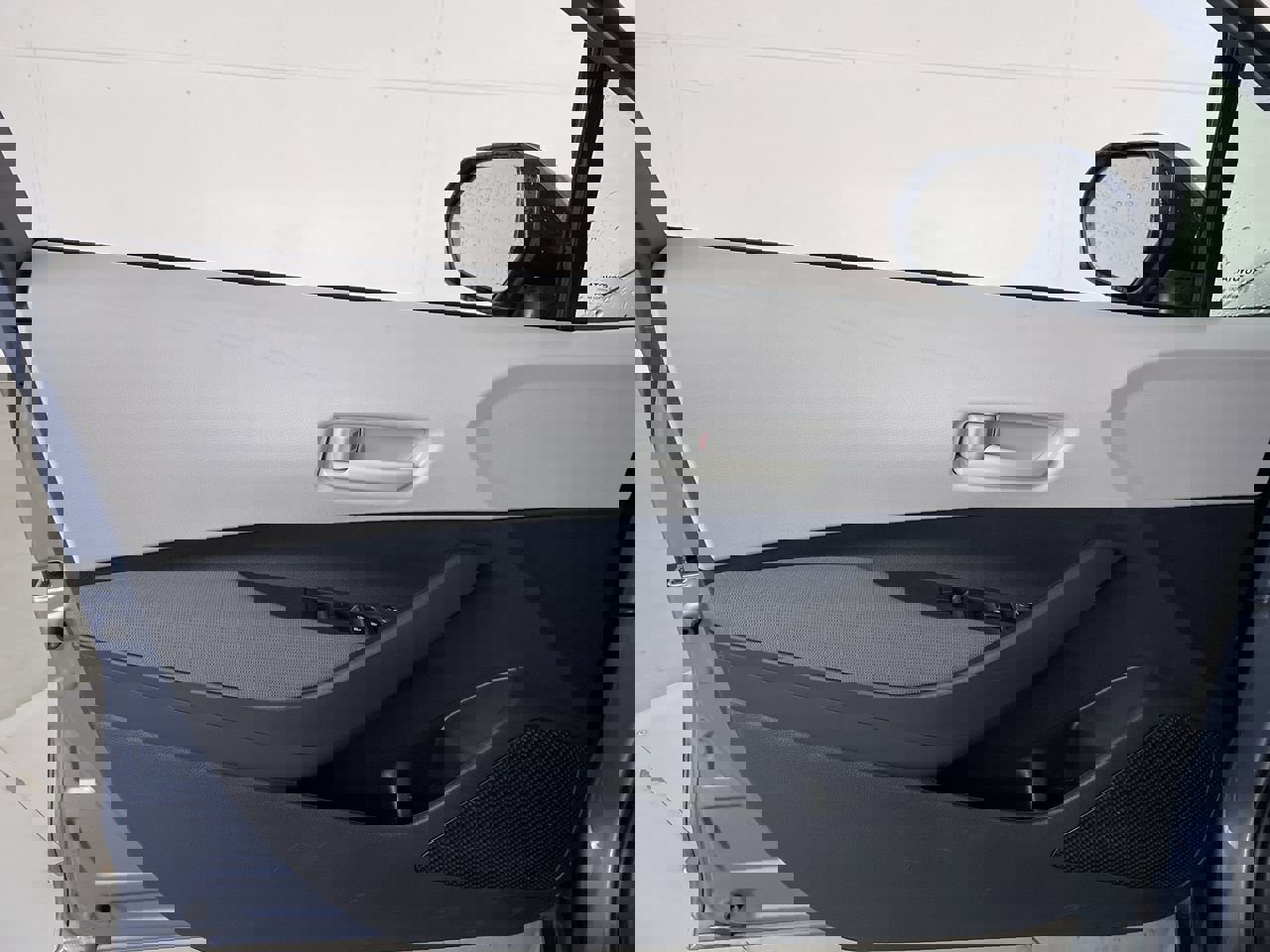 Used 2022 Toyota Corolla LE image 10