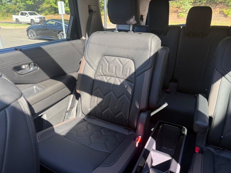 New 2026 Nissan Pathfinder Platinum FWD image 29