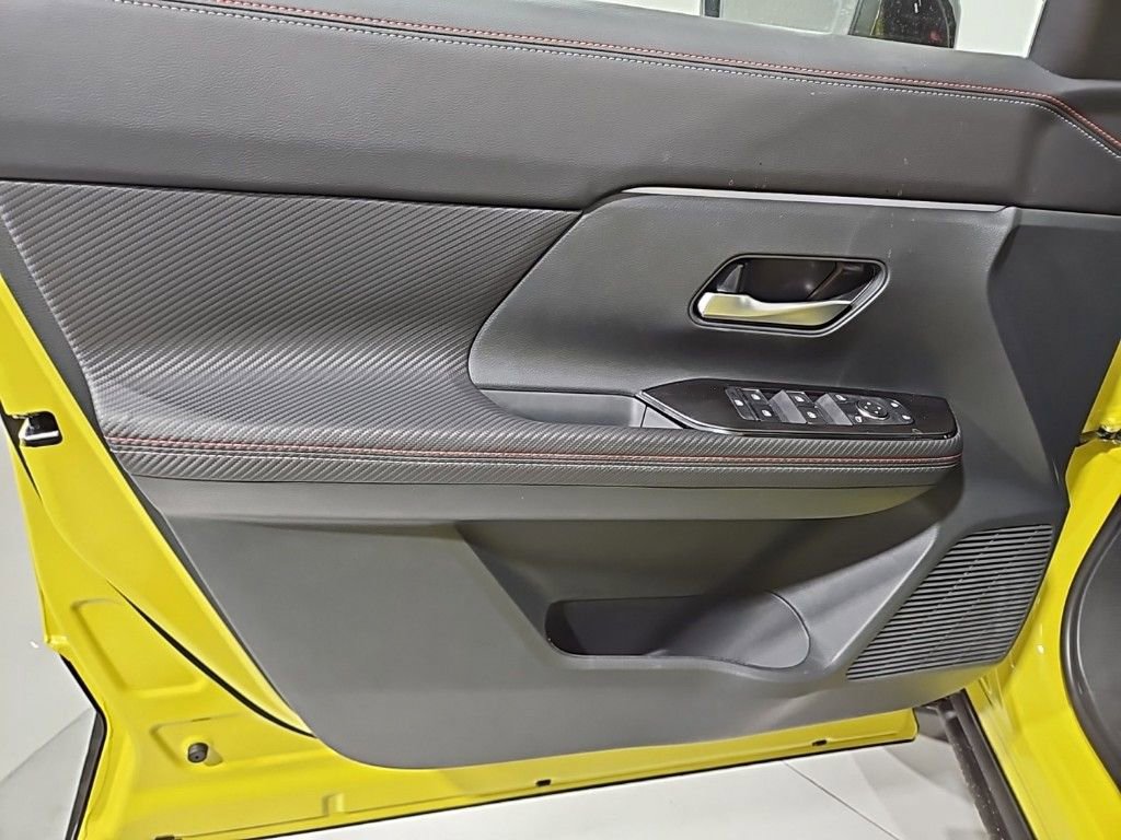 New 2025 Nissan Kicks SR image 10