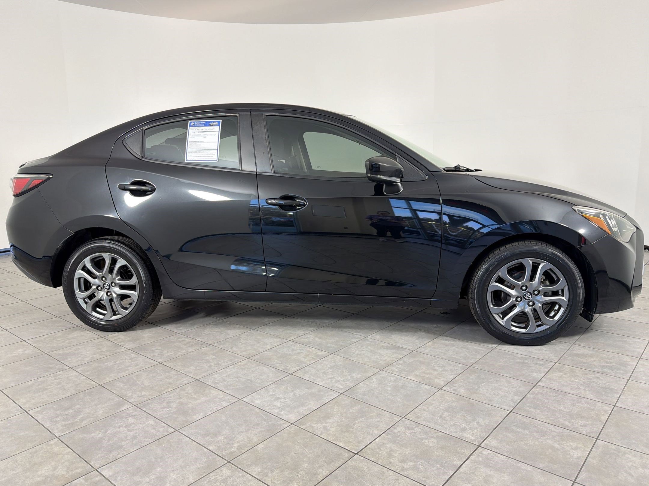 Used 2019 Toyota Yaris LE image 8