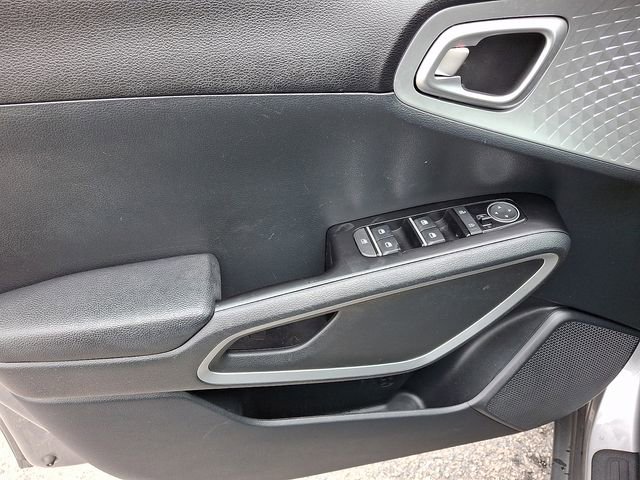 Certified 2022 Kia Soul LX w/ Technology Package image 14