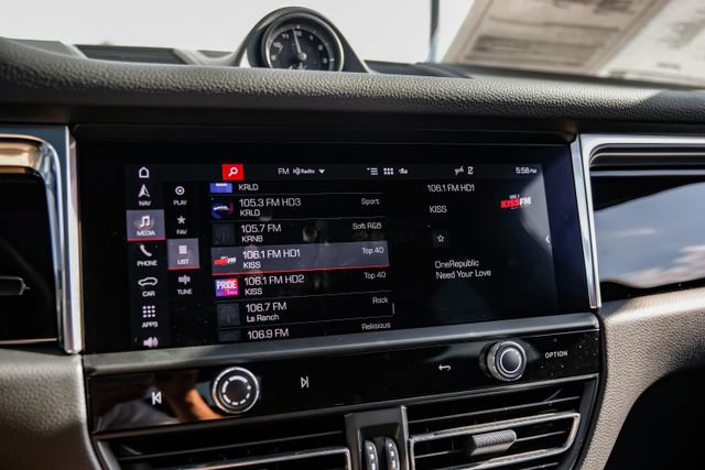 Used 2025 Porsche Macan AWD/4WD image 35