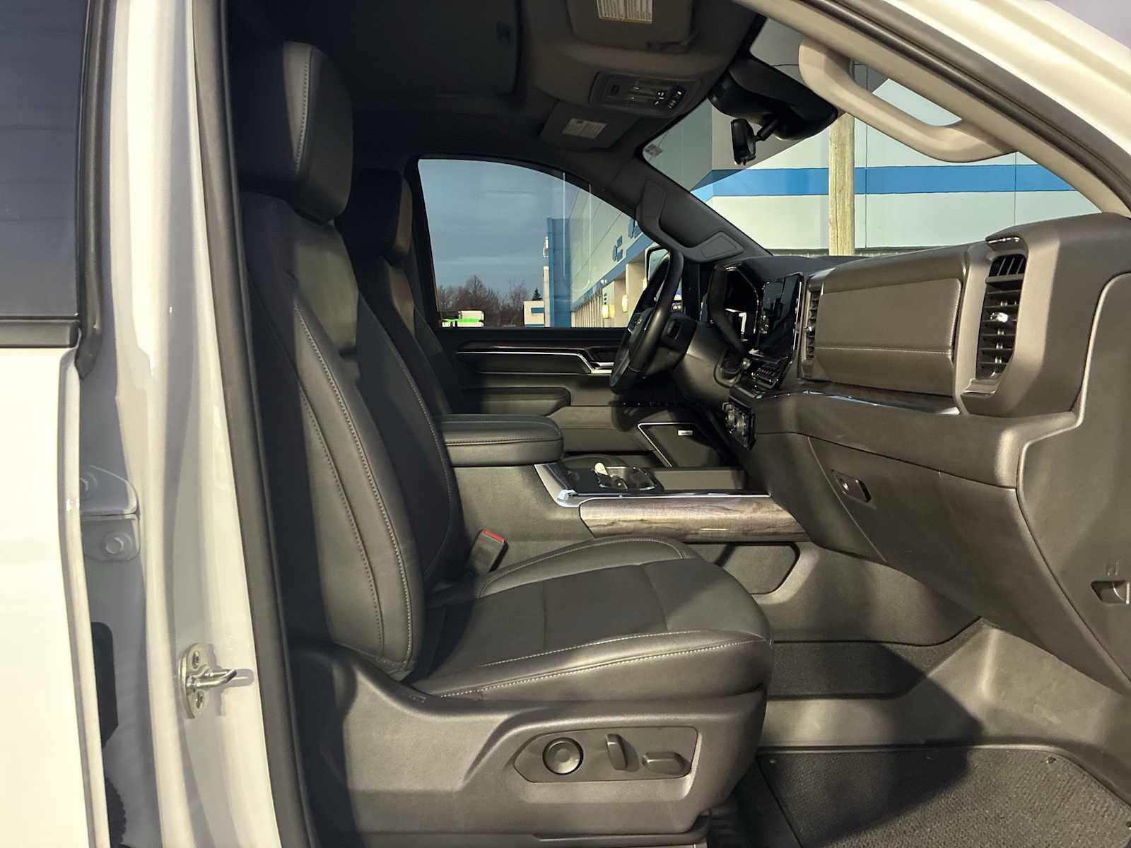 Used 2025 Chevrolet Silverado 3500 LTZ image 29