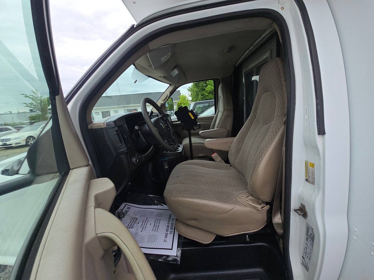 Used 2009 Chevrolet Express 3500 RWD image 46