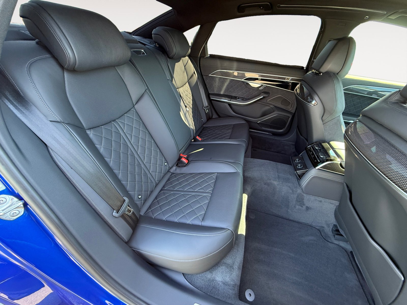 Used 2024 Audi S8 4.0T w/ S8 Black Optic Plus Package image 18