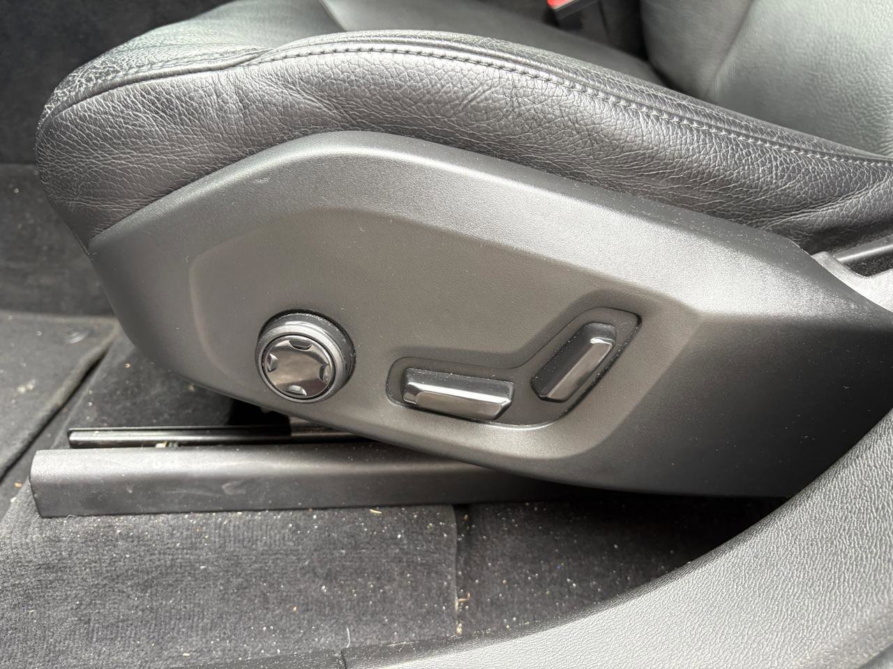 Used 2018 Volvo XC60 T6 Momentum w/ Advanced Package AWD/4WD image 10