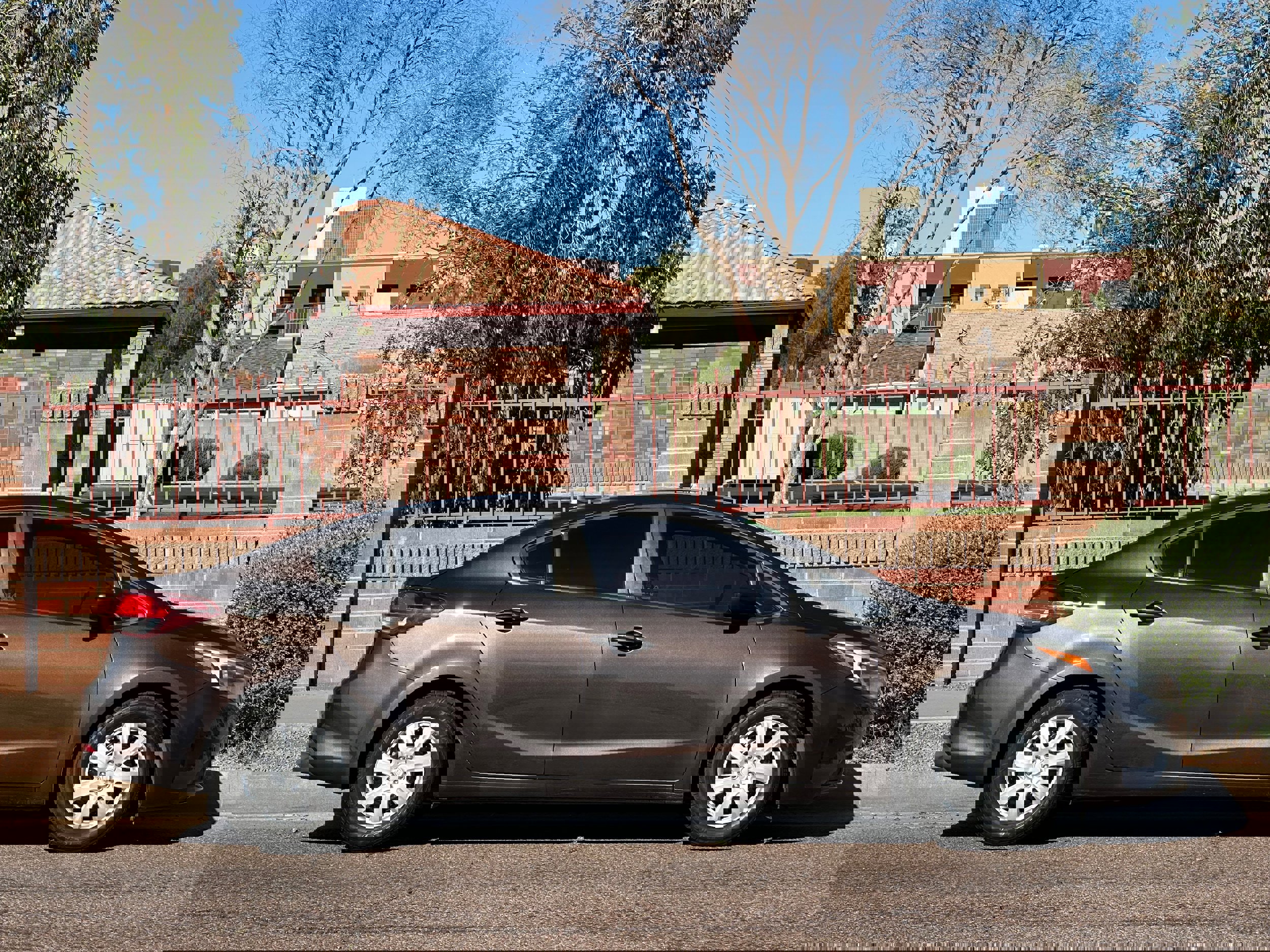 Used 2017 Kia Forte LX image 9