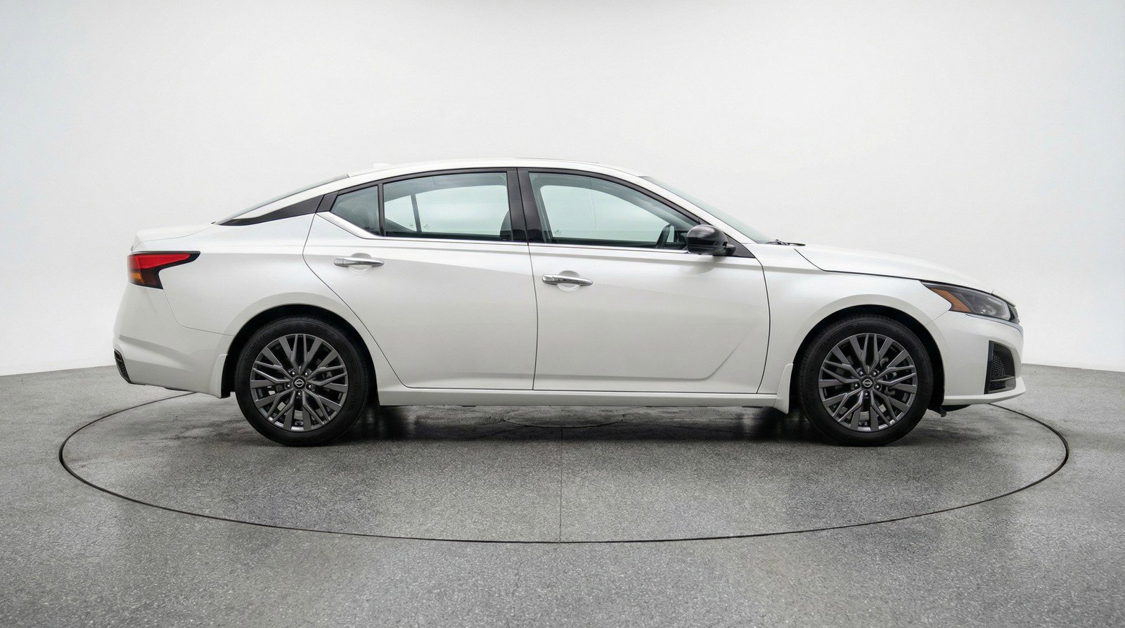 Used 2025 Nissan Altima 2.5 SV image 11