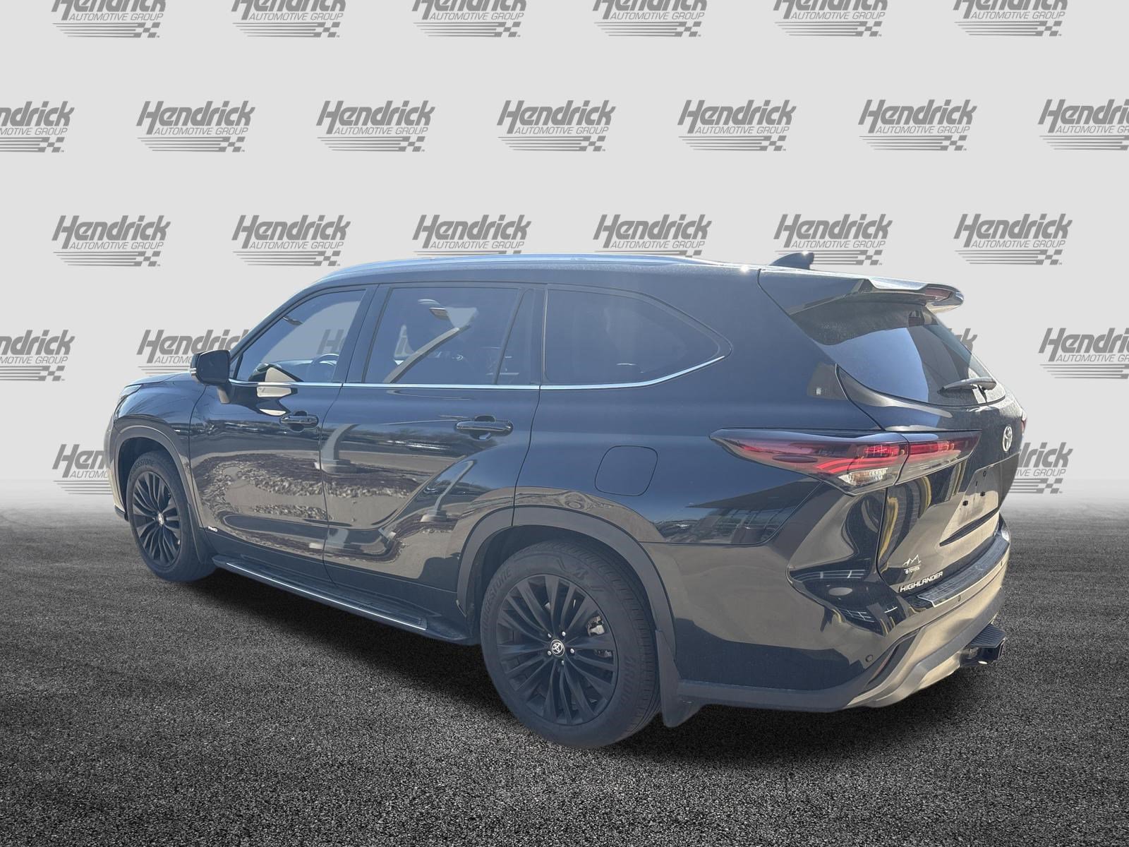 Used 2024 Toyota Highlander Platinum image 8