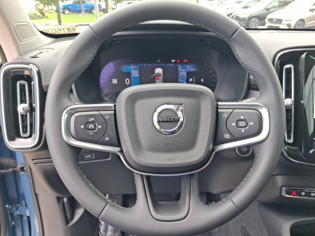 Used 2024 Volvo XC40 B5 Core AWD/4WD image 16