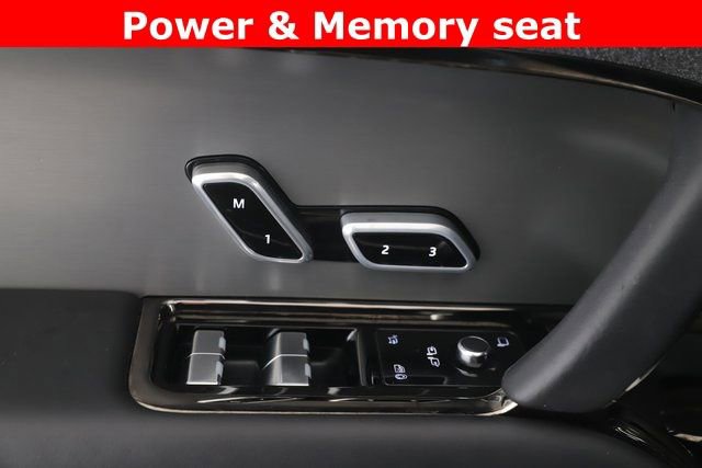 Used 2025 Land Rover Range Rover Sport SE image 19
