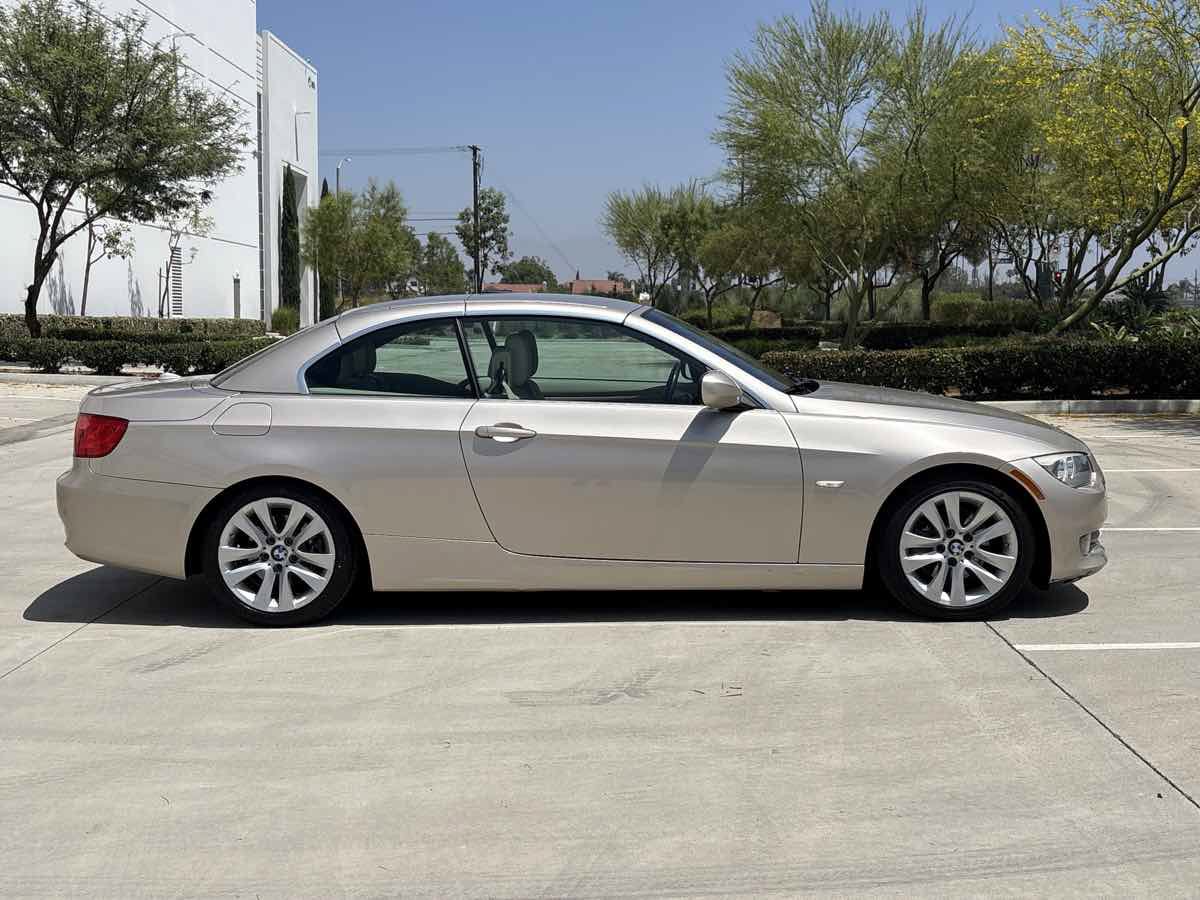 Used 2012 BMW 328i Convertible RWD image 4