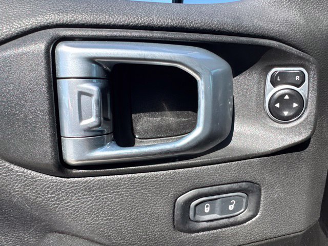 Used 2024 Jeep Wrangler Unlimited Sahara AWD/4WD image 14