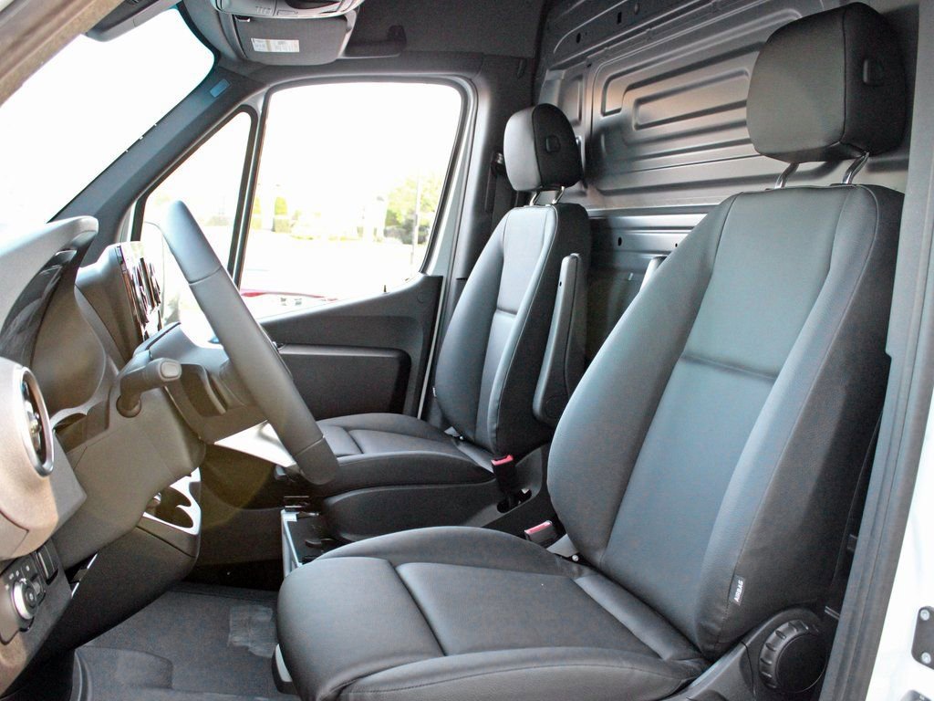 Used 2025 Mercedes-Benz Sprinter 2500 image 11