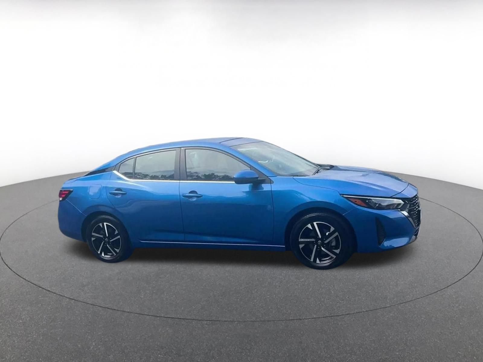 Used 2025 Nissan Sentra SV FWD image 2