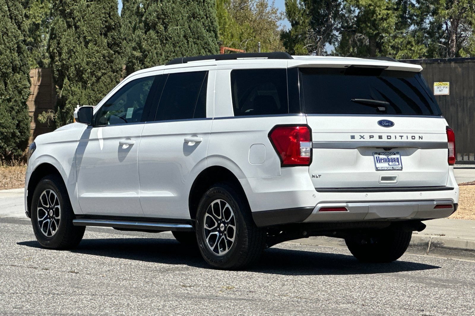 Used 2023 Ford Expedition XLT AWD/4WD image 6