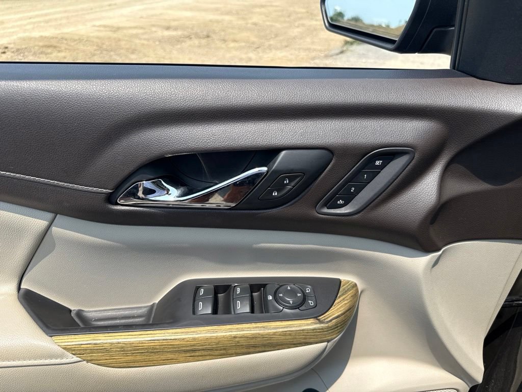 Used 2019 GMC Acadia Denali w/ Technology Package AWD/4WD image 17