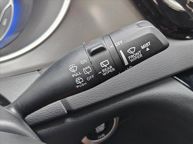 Used 2025 Chrysler Pacifica Select FWD image 16